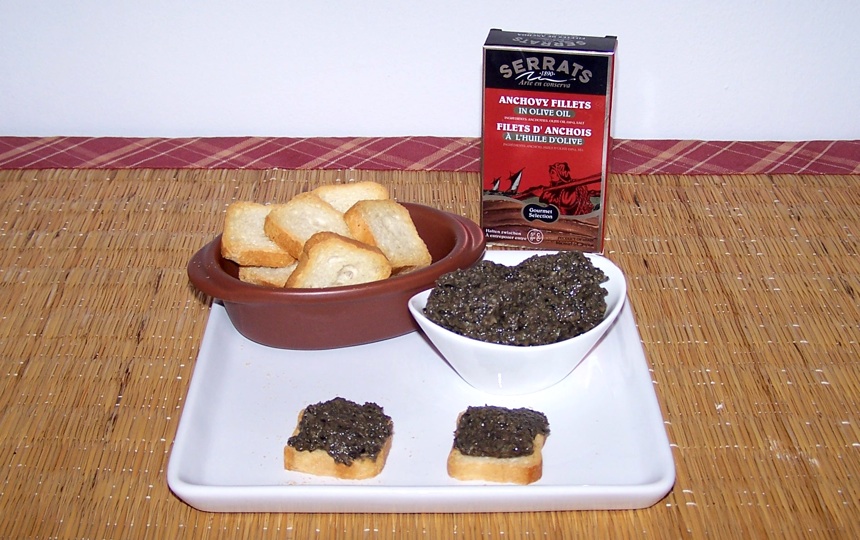Homemade tapenade with Cantabrian anchovies