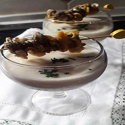 Appetizer for the Epiphany menu: Asparagus soup with cockles brochette