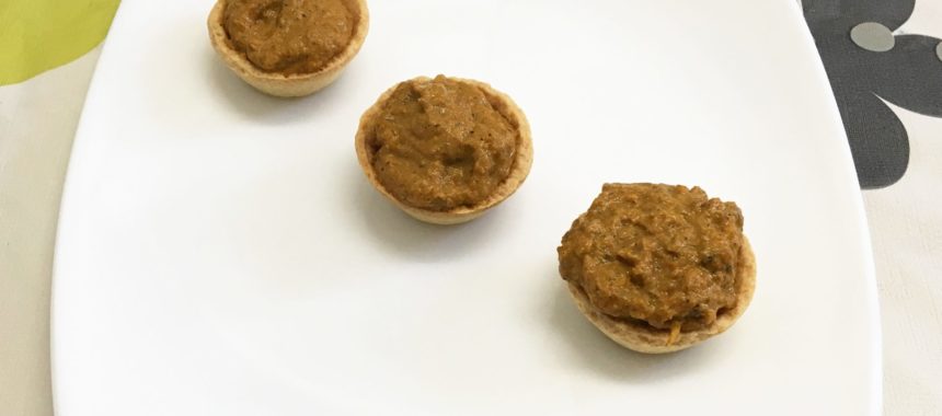 Tartlets filled with mussels and cheese paté