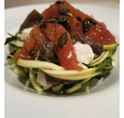 Zucchini salad with anchovies, mozzarella and confit tomato