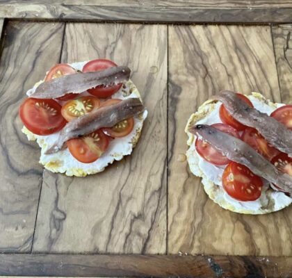 Anchovies toast on corn cakes