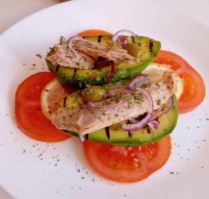Grilled avocados stuffed with White Tuna
