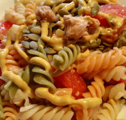Pasta and tuna salad with sunflower seeds and mustard